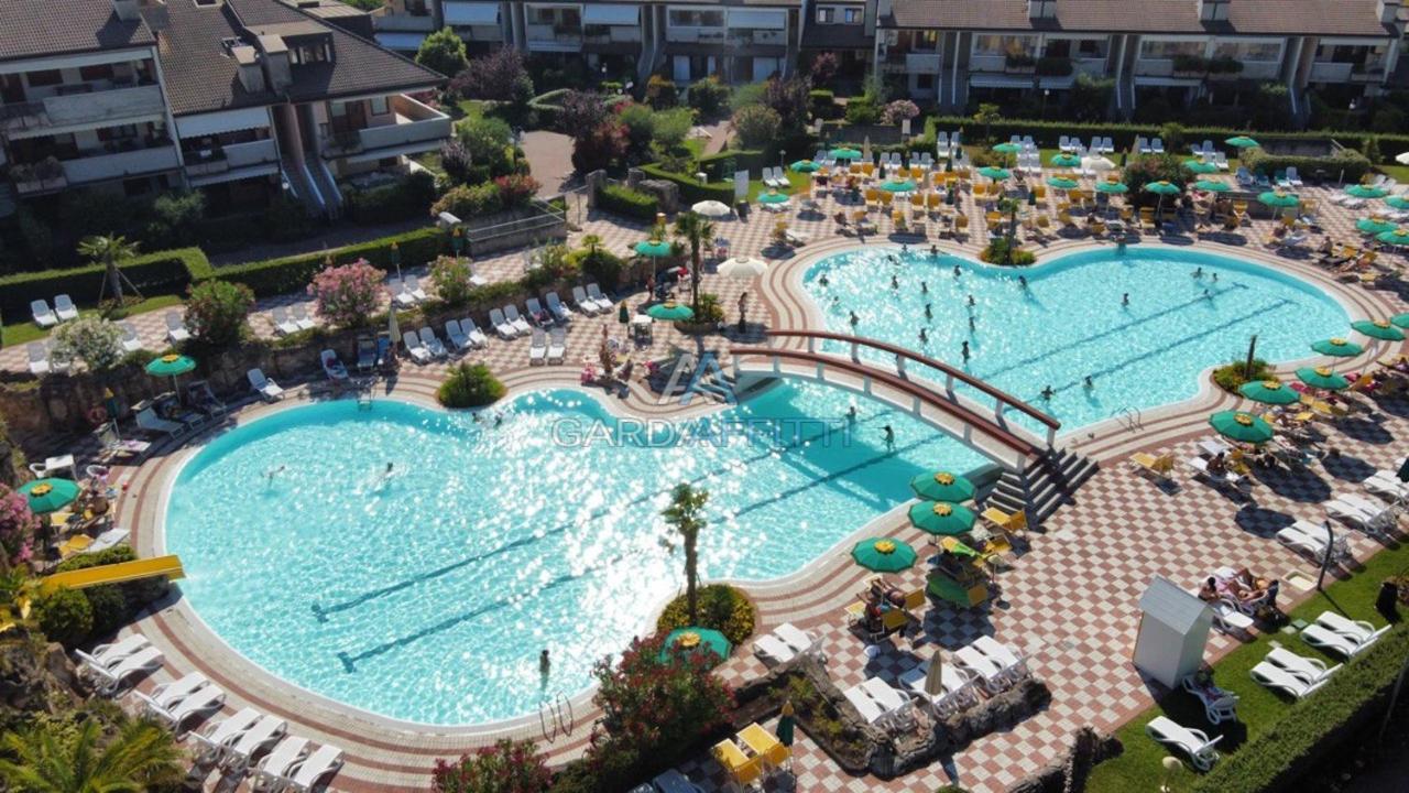 Perla Apartment - 3 Piscine E Un Bar - Desenzano Ντεζεντσάνο ντελ Γκάρντα Εξωτερικό φωτογραφία