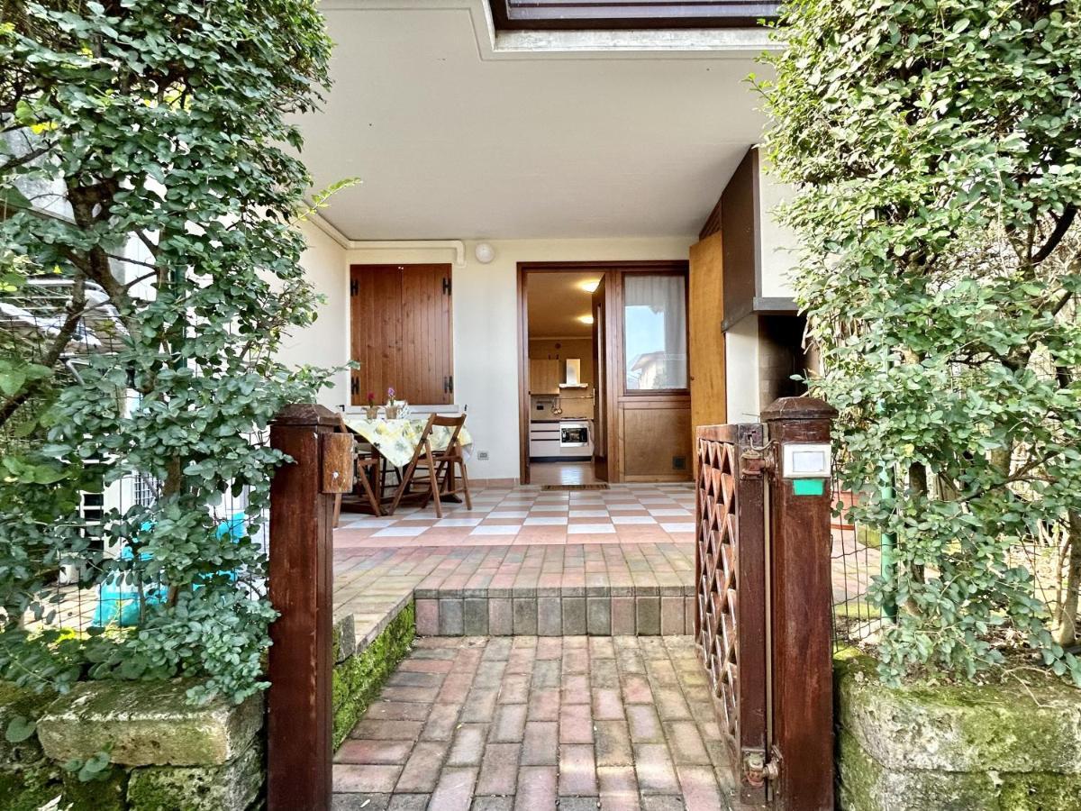 Perla Apartment - 3 Piscine E Un Bar - Desenzano Ντεζεντσάνο ντελ Γκάρντα Εξωτερικό φωτογραφία