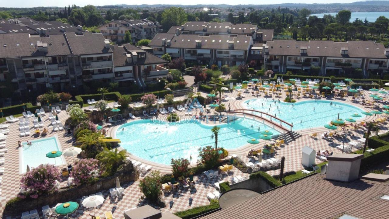 Perla Apartment - 3 Piscine E Un Bar - Desenzano Ντεζεντσάνο ντελ Γκάρντα Εξωτερικό φωτογραφία