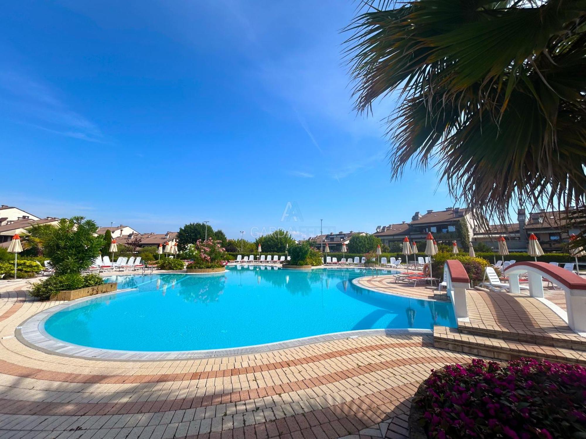 Perla Apartment - 3 Piscine E Un Bar - Desenzano Ντεζεντσάνο ντελ Γκάρντα Εξωτερικό φωτογραφία