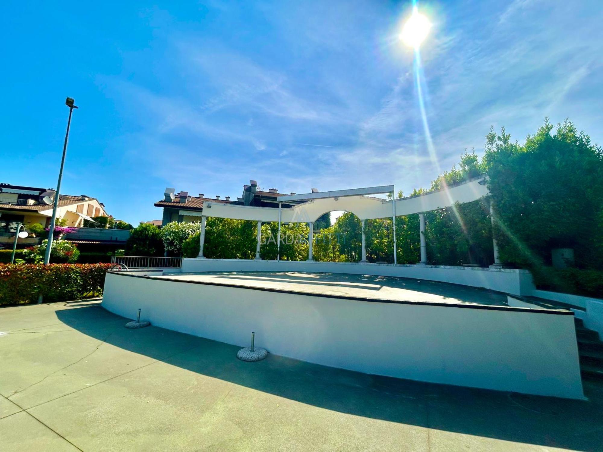 Perla Apartment - 3 Piscine E Un Bar - Desenzano Ντεζεντσάνο ντελ Γκάρντα Εξωτερικό φωτογραφία