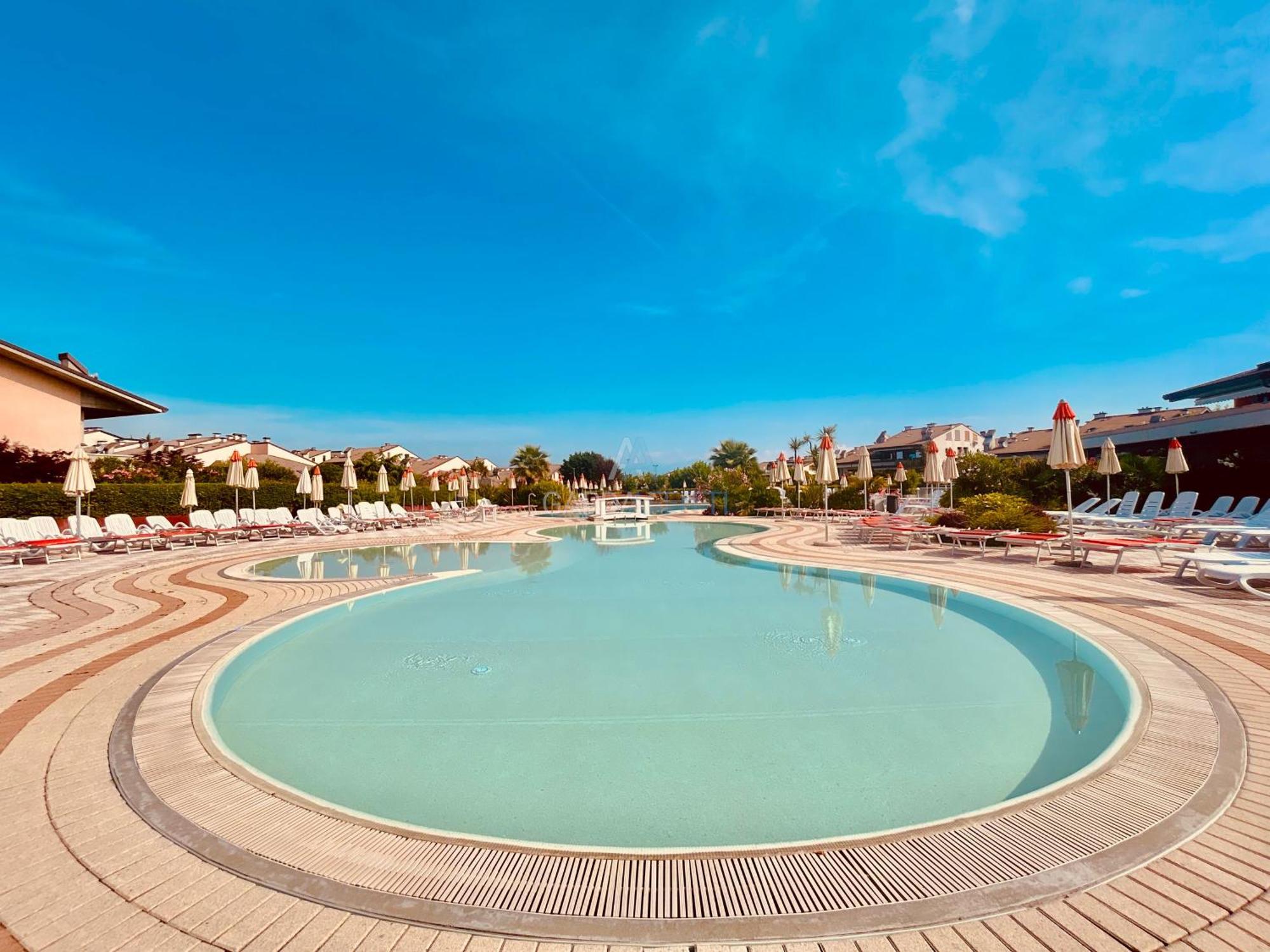 Perla Apartment - 3 Piscine E Un Bar - Desenzano Ντεζεντσάνο ντελ Γκάρντα Εξωτερικό φωτογραφία