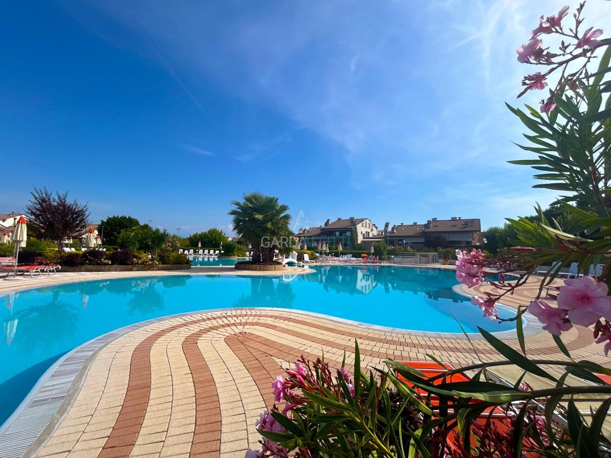 Perla Apartment - 3 Piscine E Un Bar - Desenzano Ντεζεντσάνο ντελ Γκάρντα Εξωτερικό φωτογραφία