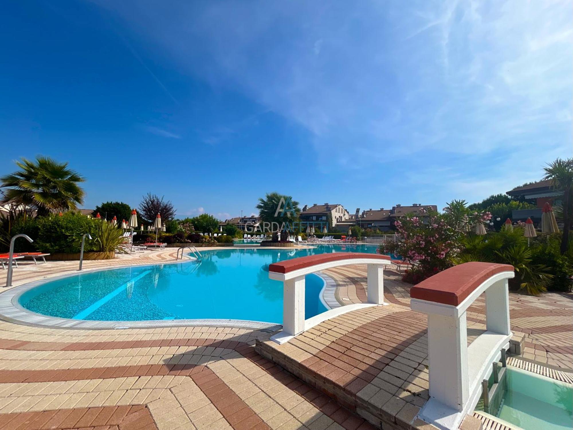 Perla Apartment - 3 Piscine E Un Bar - Desenzano Ντεζεντσάνο ντελ Γκάρντα Εξωτερικό φωτογραφία